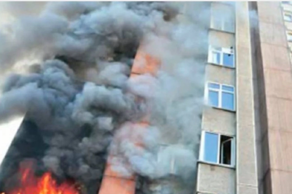 Пожар в жилом многоэтажном здании в Баку потушен - ОБНОВЛЕНО