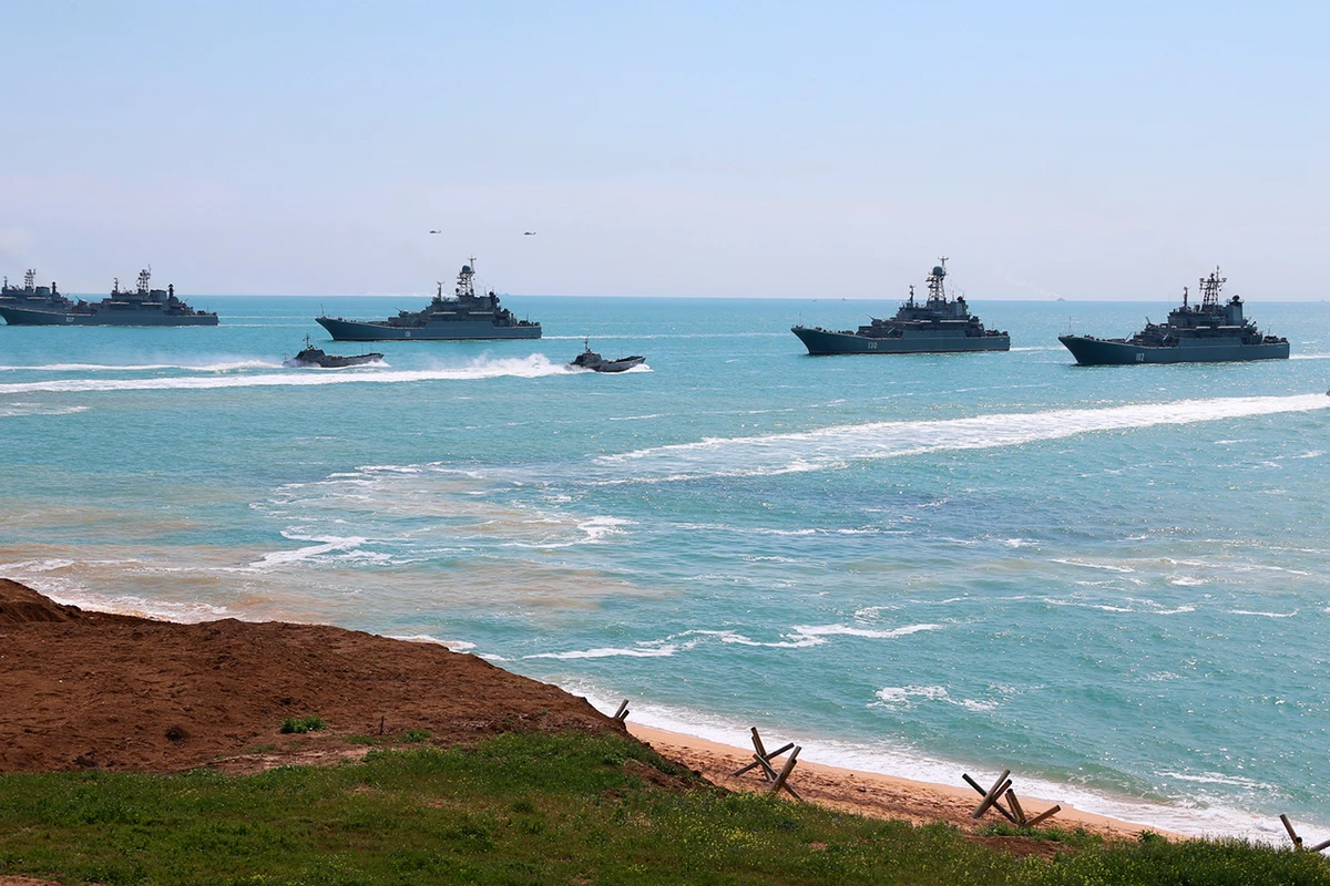 Россия начала крупные военные учения в Черном море