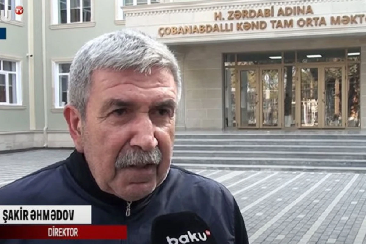 Dərslərin dəhlizdə keçilməsi iddiasına direktor cavab verdi: “Görüntülər qərəzlidir” - VİDEO Dərslərin dəhlizdə keçilməsi iddiasına direktor cavab verdi: “Görüntülər qərəzlidir” - VİDEO