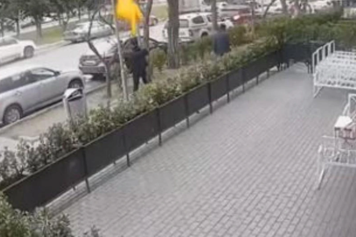 Bakıda Türkiyənin Dövlət Bayrağına hörmətsizlik edən şəxs saxlanılıb