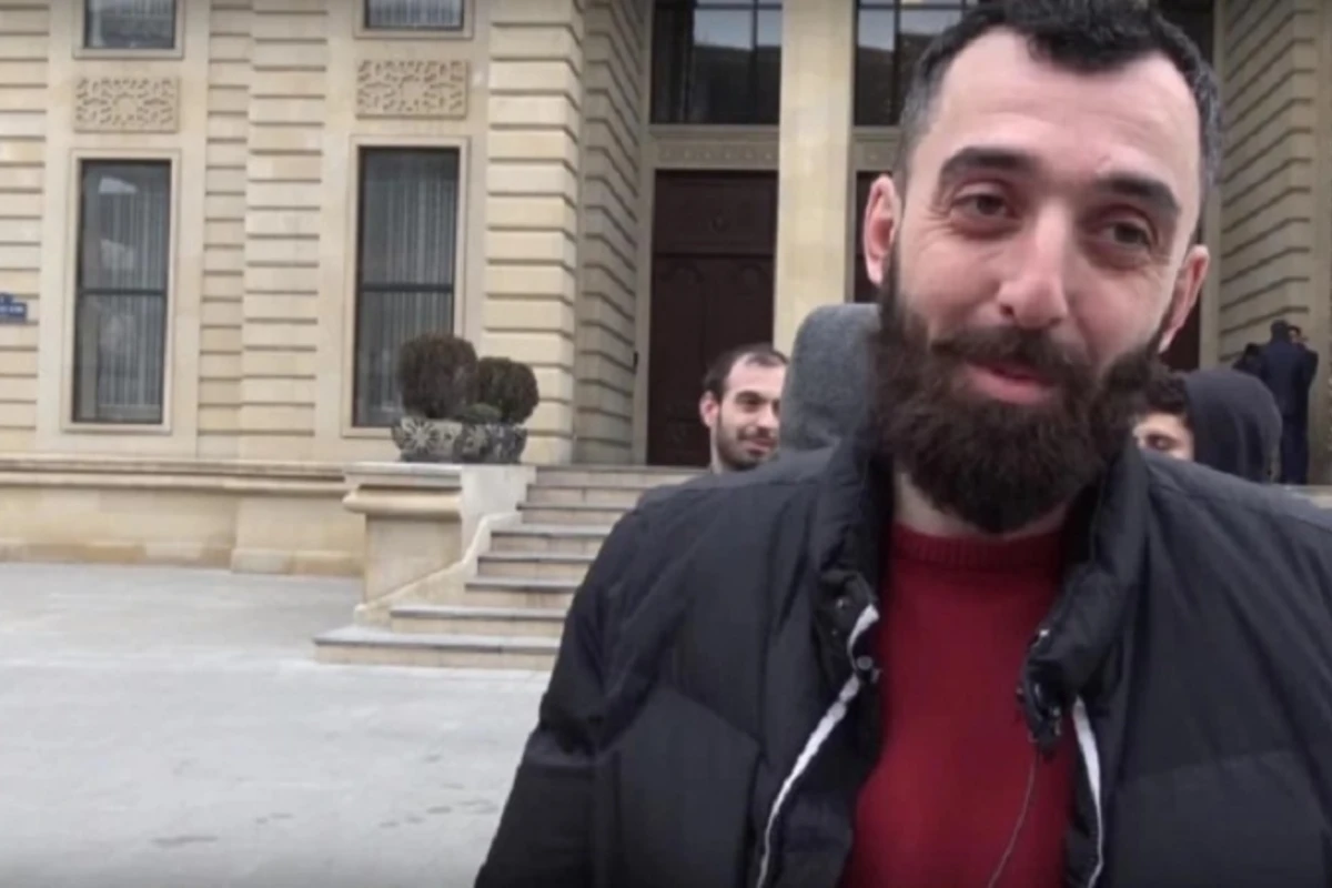 В Баку полиция задержала мужчину за неуважительное отношение к флагу Турции - ВИДЕО