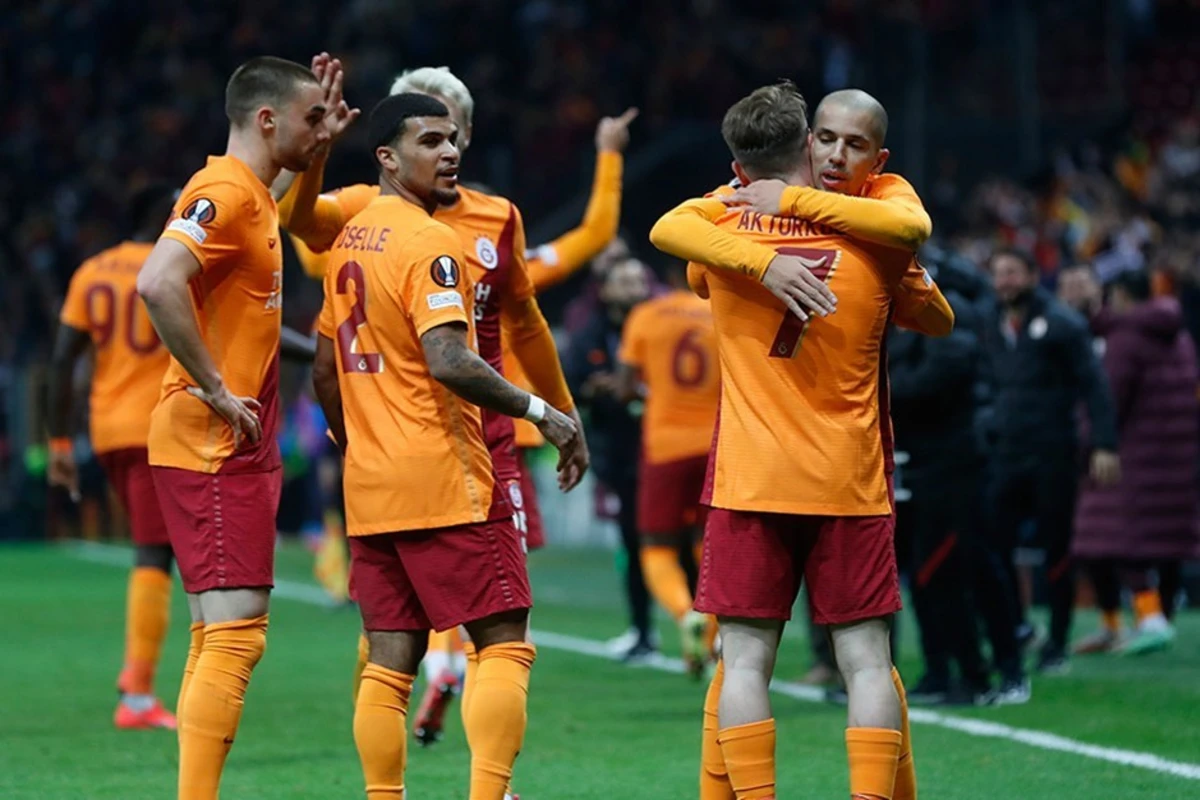 “Cim Bom” qalmaqallı şəkildə ayrılan hücumçunu geri qaytarır - FOTO