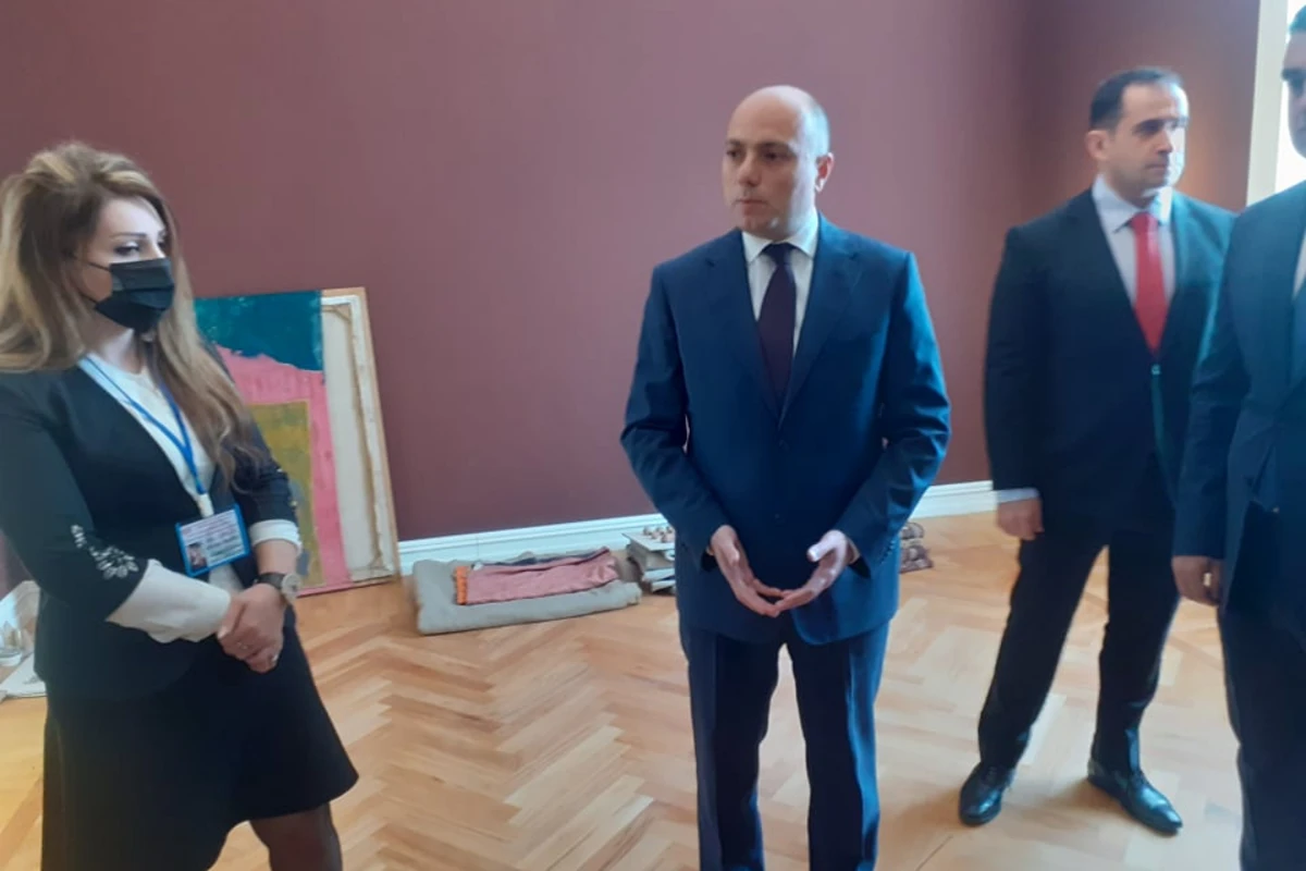 Nazirlə işçi arasında gərginlik: Siz bunu məndən yaxşı bilməlisiniz... - VİDEO