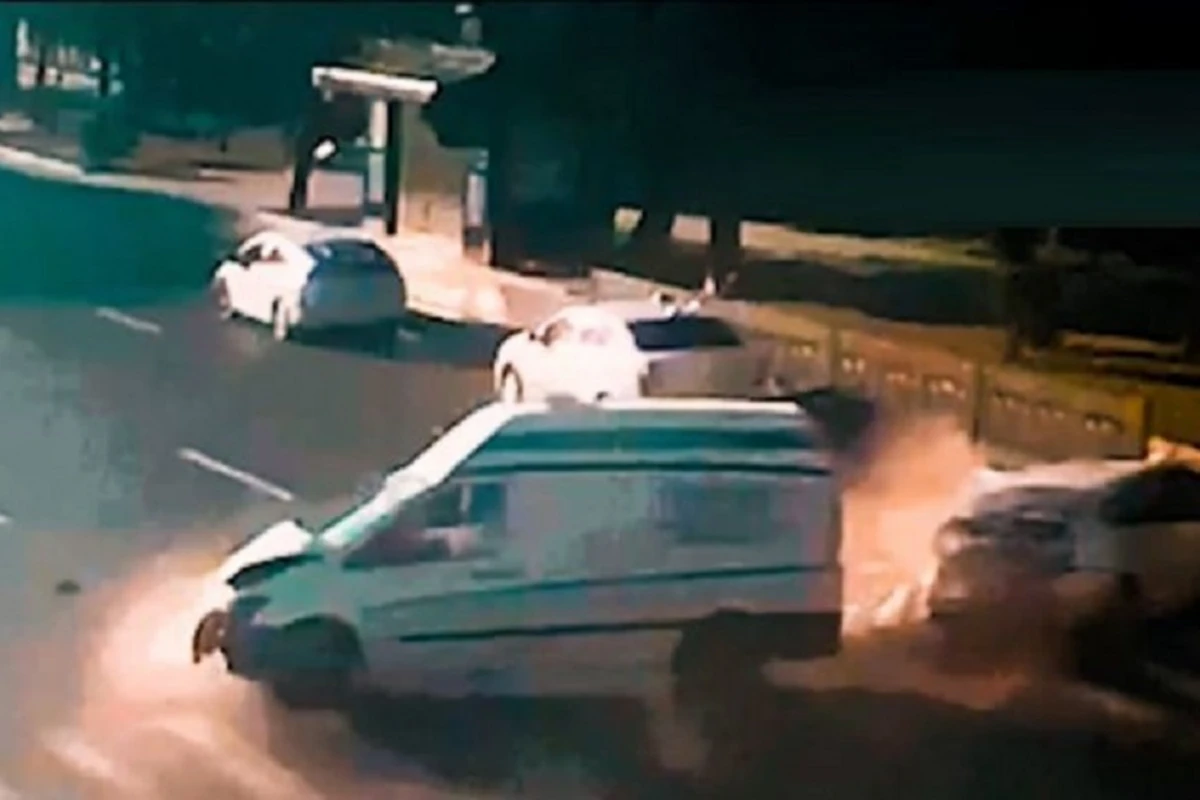 В Баку перевозившая пациента карета скорой помощи попала в аварию - ВИДЕО