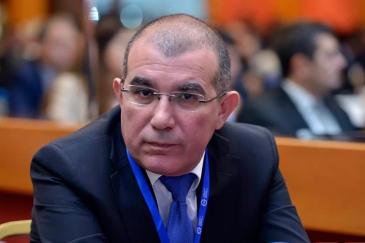 Vüqar Abdullayev işdən çıxarıldı