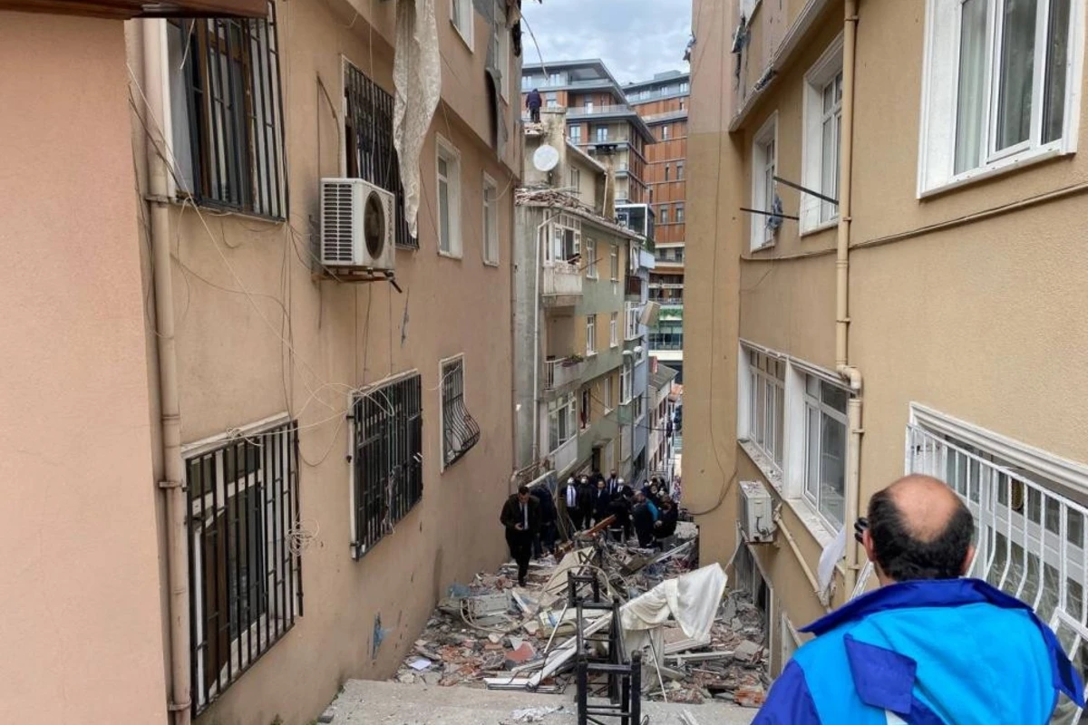 İstanbulda dəhşətli partlayış, 4 nəfər yaralandı - FOTO