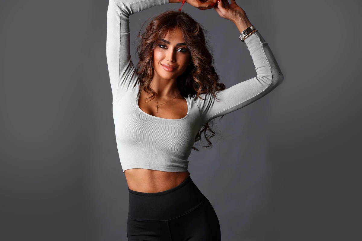 Pərvin Abıyeva fit bədənini nümayiş etdirdi - VİDEO