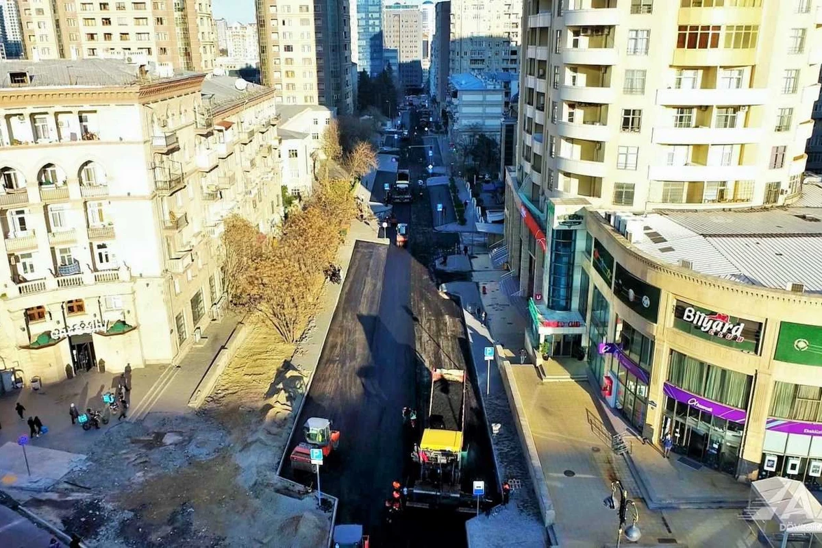 Bakının böyük küçələrindən biri asfaltlanır - FOTO