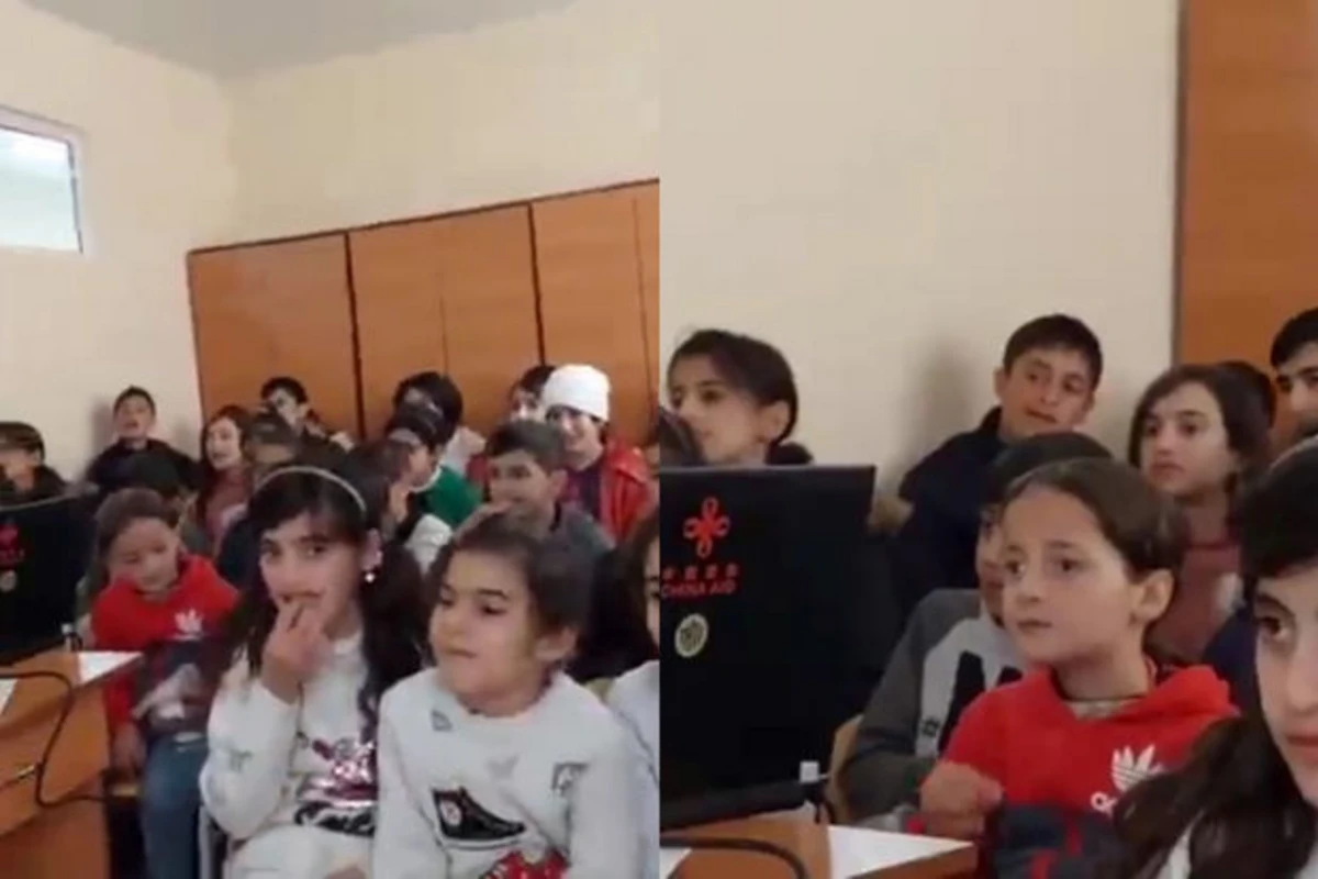 Azərbaycanda uşaqlar üçün sinifdə kinoteatr təşkil edən kənd müəllimi - VİDEO