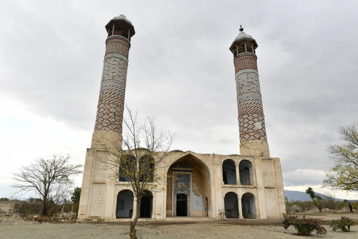 İlham Əliyev və Mehriban Əliyeva Ağdam Cümə məscidində oldu