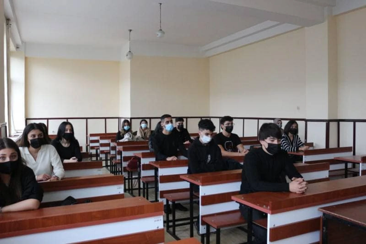 Sabahdan tələbə və müəllimlər üçün yeni COVID-19 sertifikatı tələb olunacaq Sabahdan tələbə və müəllimlər üçün yeni COVID-19 sertifikatı tələb olunacaq