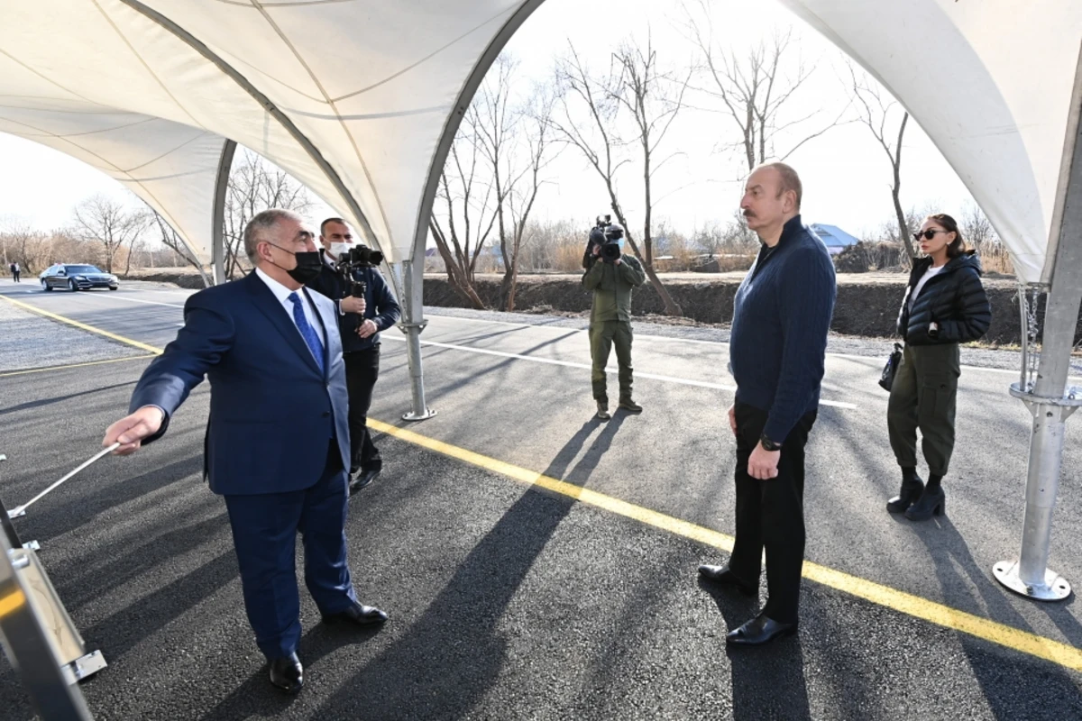 Президент и первая леди на открытии автодороги Авшар-Салманбейли-Ашагы Авшар-Ходжавенд - ФОТО