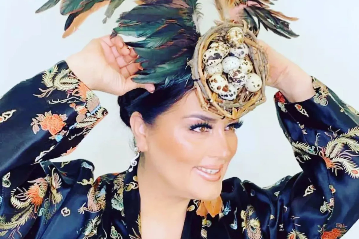 Elza Seyidcahan başına yumurtalar qoydu - FOTO