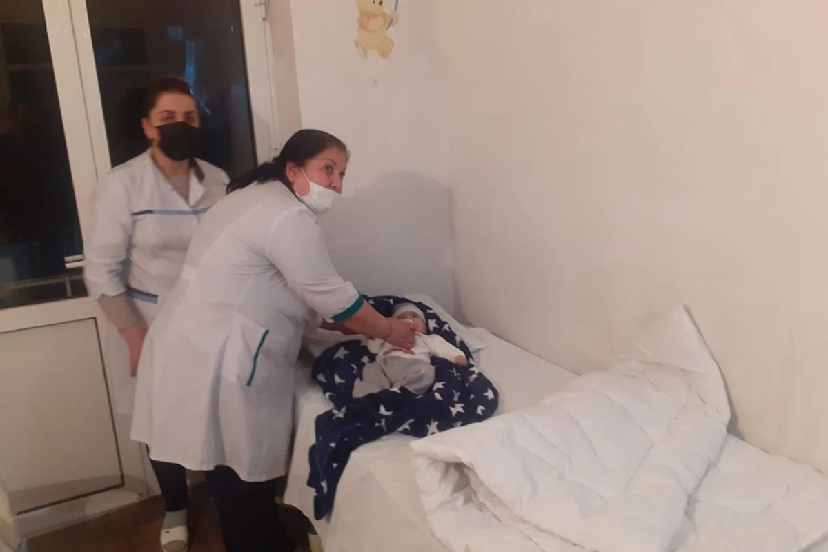 Gəncədə körpə küçəyə atıldı - FOTO