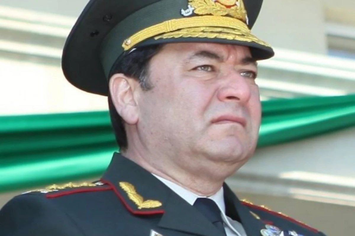 Nəcməddin Sadıkov şirkət maşını SÜRÜR? - FOTO