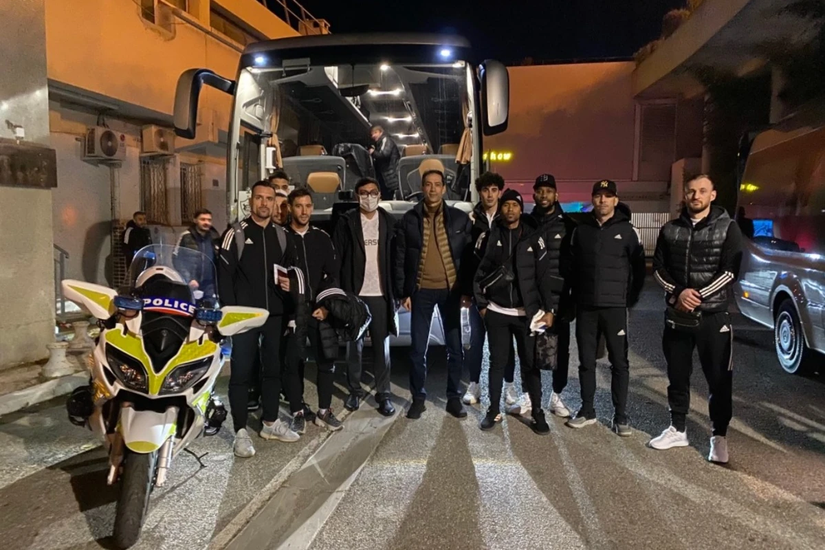 Azərbaycanlı nazir və səfir Qarabağı stadionda dəstəkləyəcək - FOTO