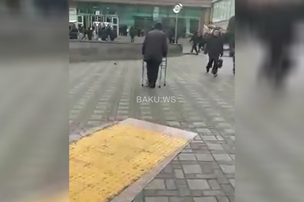 Qazi nəvəsi üçün dilənçilik edən 92 yaşlı babanın görüntüləri hər kəsi duyğulandırdı - VİDEO