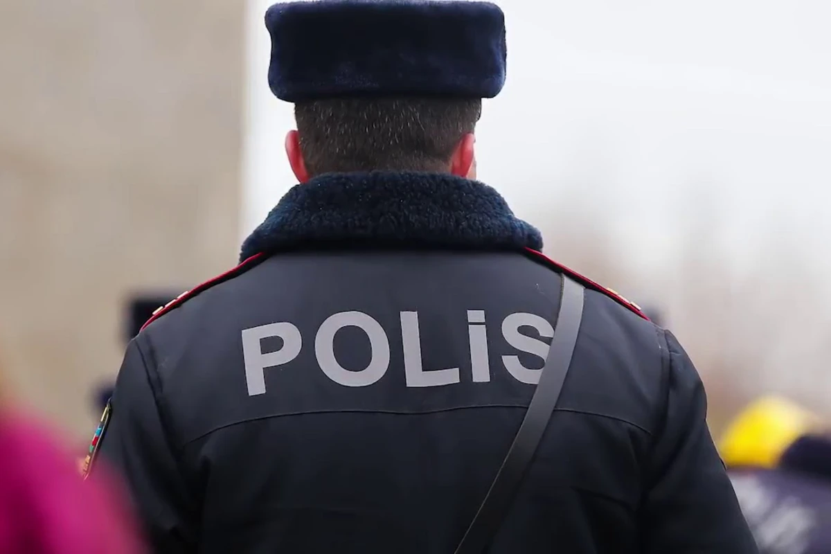 Jurnalistlərə təzyiq göstərən polis əməkdaşı işdən çıxarıldı - RƏSMİ