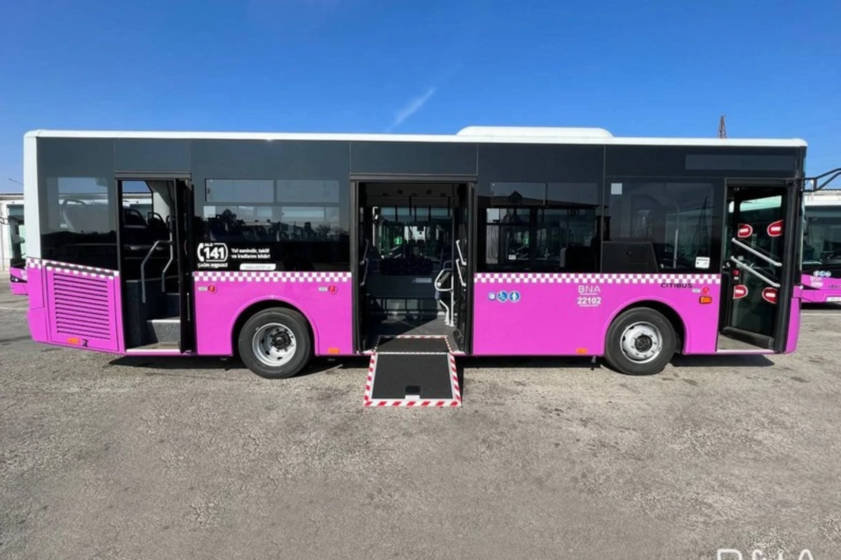 Bakıya 12 ədəd İsuzu markalı yeni avtobus gətirilib - FOTO