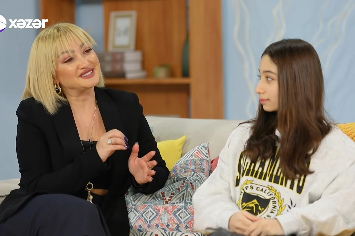 Zümrüddən etiraf: Bizim ailə dağılanda çantamı qızım yığdı - VİDEO