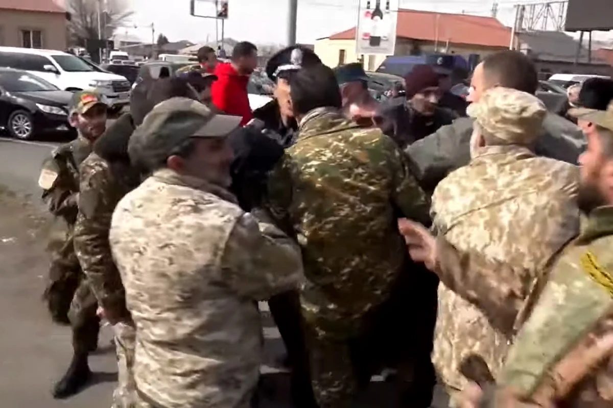 В Ереване протестуют против визита азербайджанских депутатов - ВИДЕО