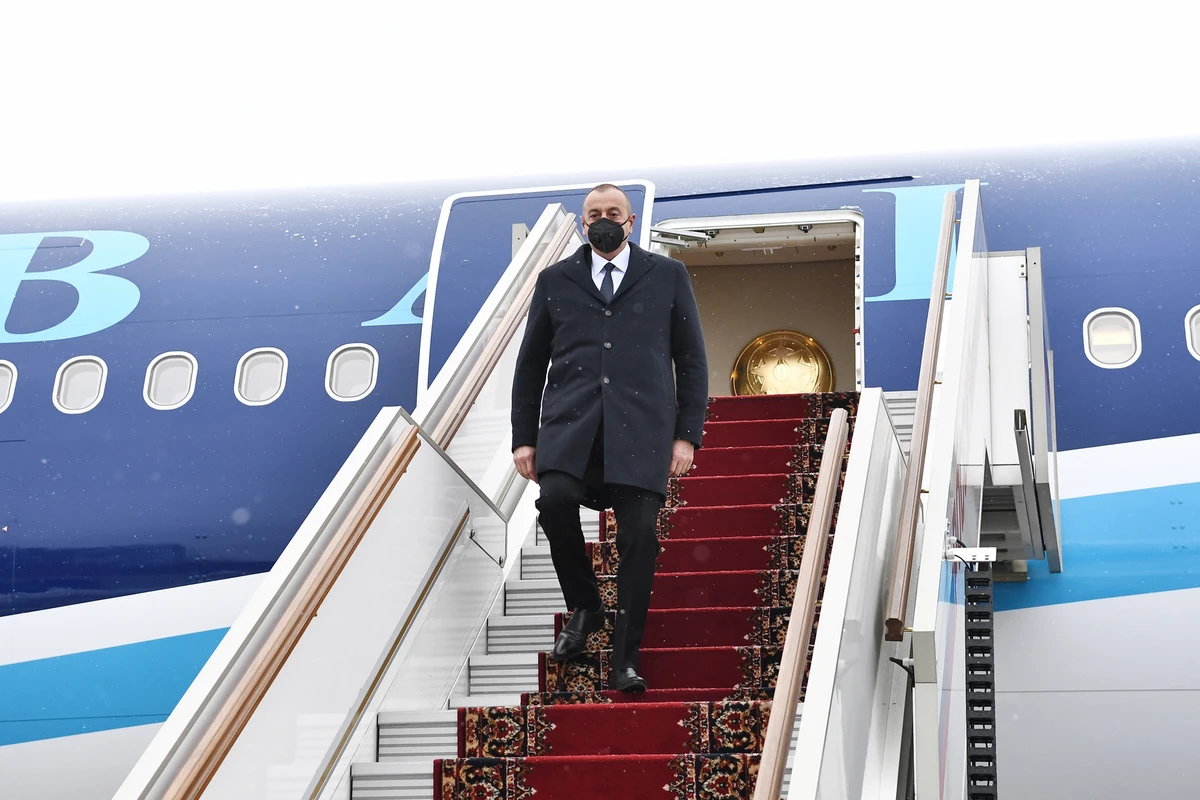 Prezident İlham Əliyev Rusiyaya rəsmi səfərə gedib