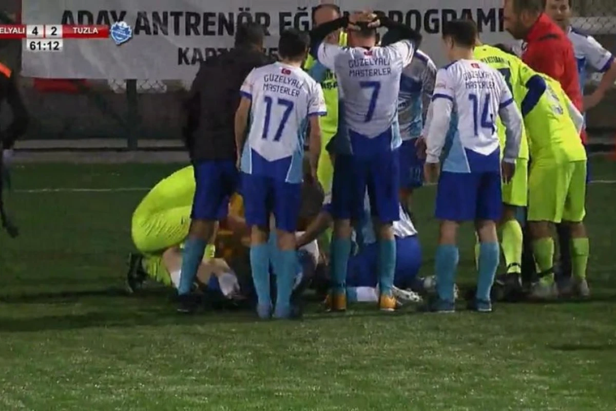 Türkiyədə futbolçu oyun zamanı infarkt keçirdi - VİDEO