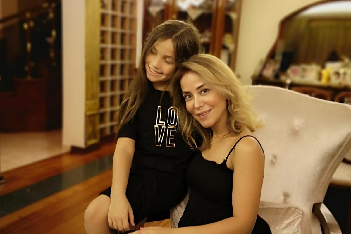 İradə İbrahimova 13 yaşlı qızı ilə - FOTO İradə İbrahimova 13 yaşlı qızı ilə - FOTO