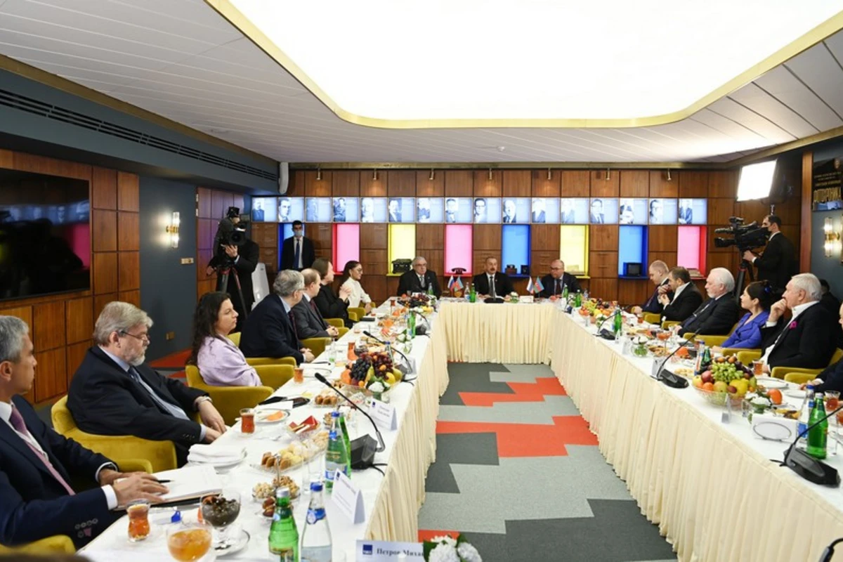 Prezident: “Bizdə etnik prinsipə görə ölkəyə girişə qadağa yoxdur”