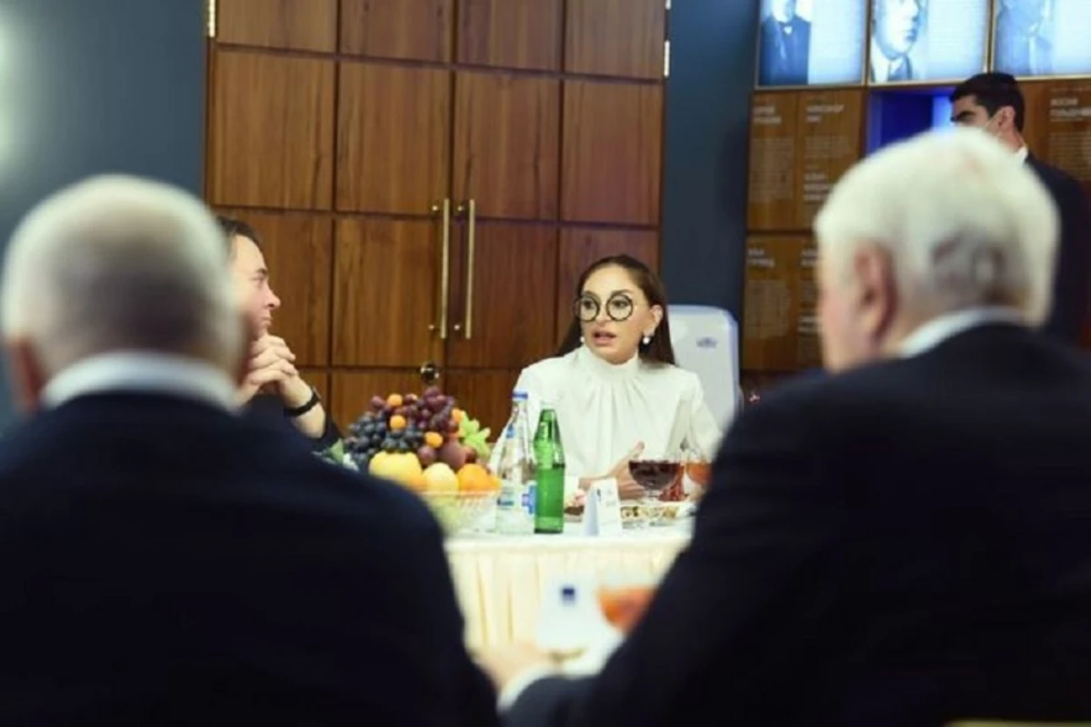 Мехрибан Алиева - Маргарите Симоньян: Конечно, одноклассники-армяне могут приехать в Азербайджан - ВИДЕО