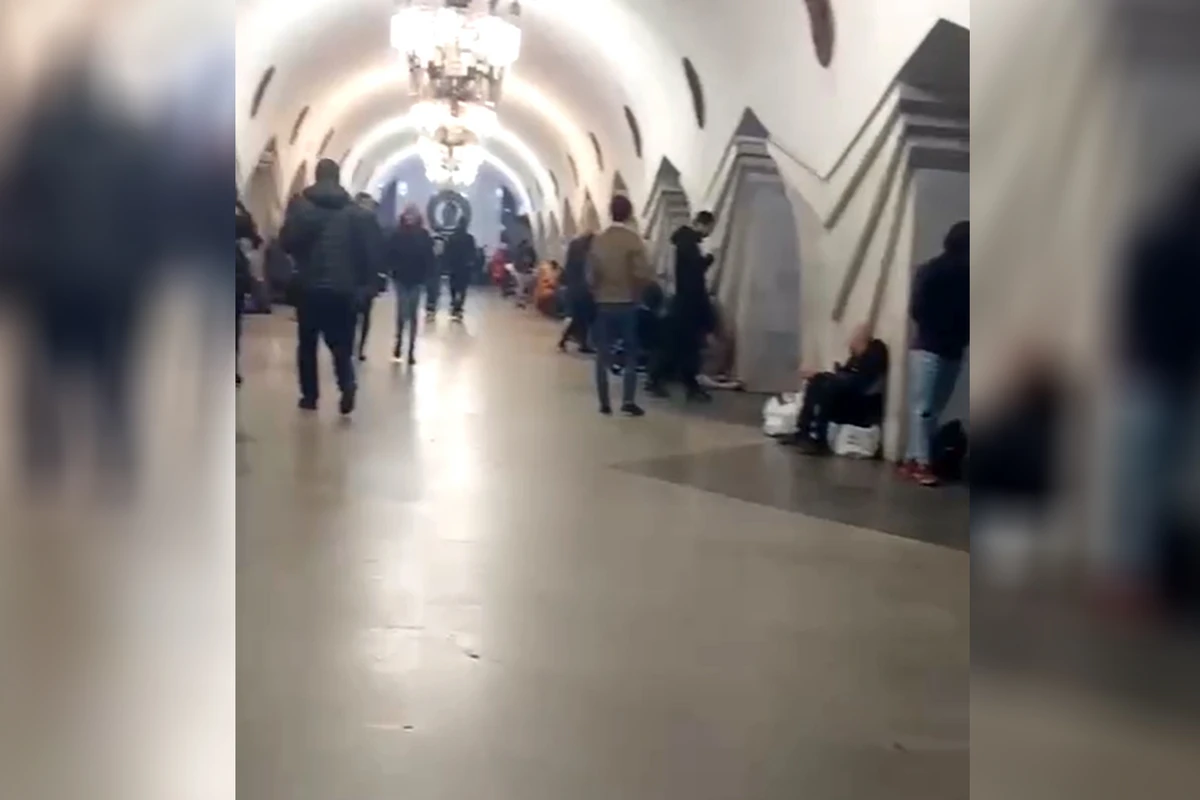 İnsanların daldalanacaq kimi istifadə etdiyi Xarkov metrosundan EKSKLÜZİV VİDEO