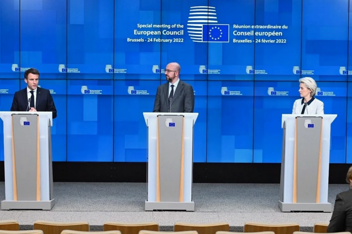 ЕС ввел ряд жестких санкций против России