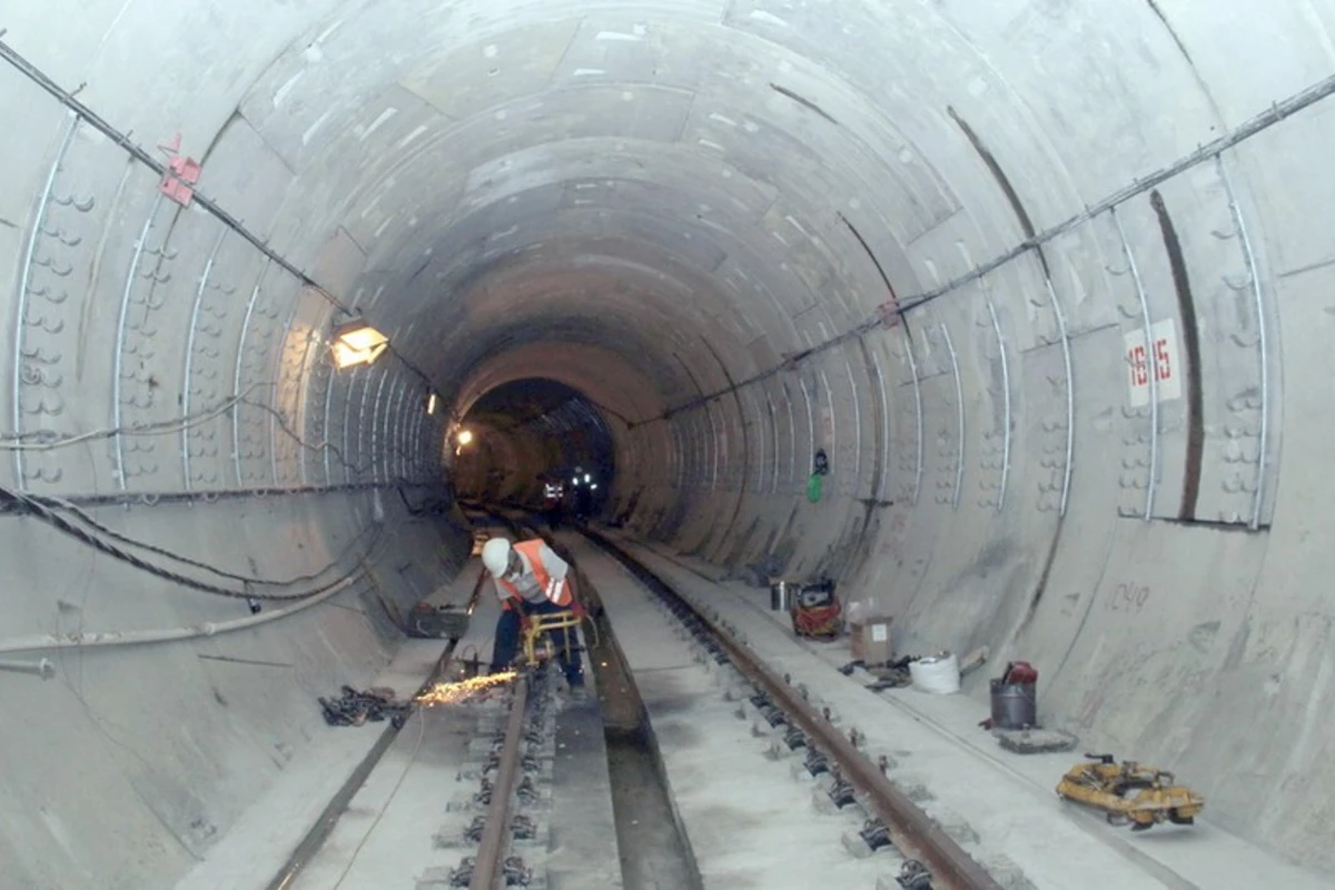 Bakı metrosunun iki yeni stansiyasında tikinti işləri gedir - FOTO