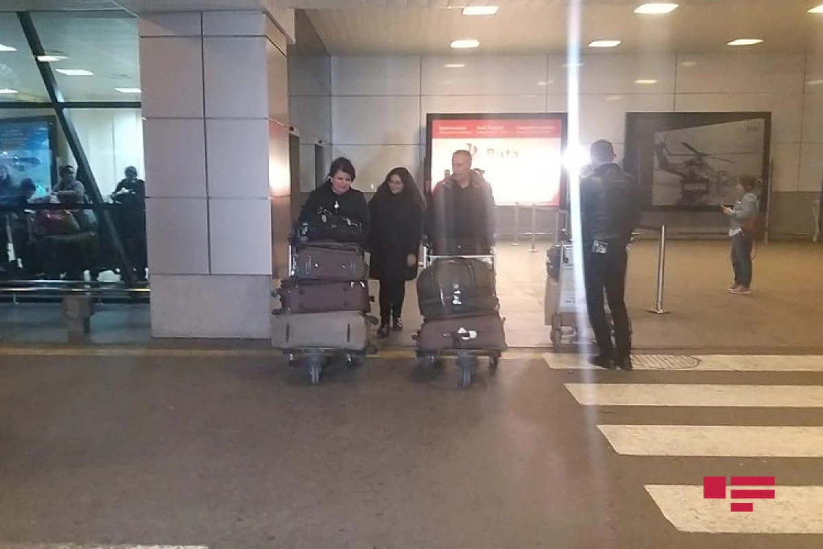 Ukraynada olan Azərbaycan vətəndaşlarının bir qismi Bakıya qayıtdı - FOTO