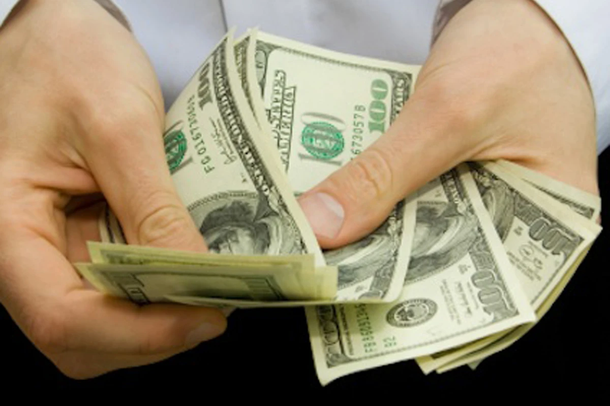 Poçt şöbəsinə saxta dollar verən keçmiş məhkum saxlanıldı