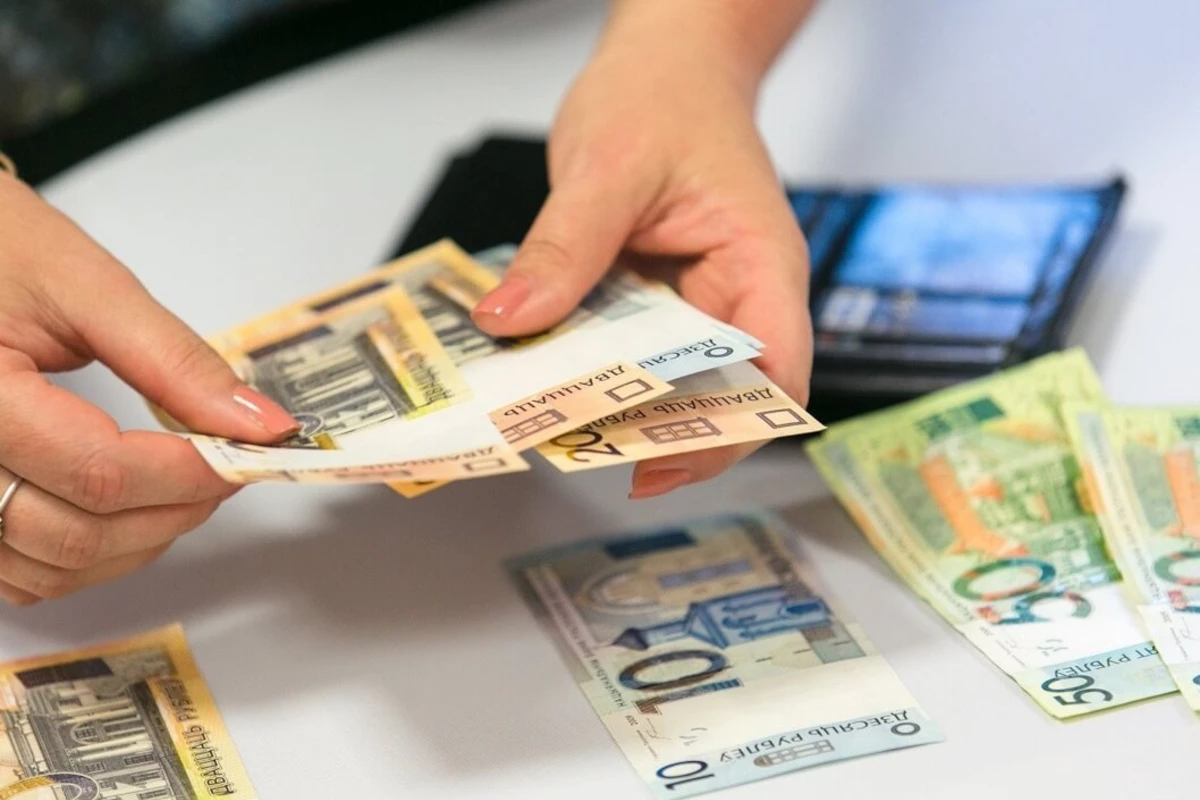 Вслед за российским рублем рухнул и белорусский