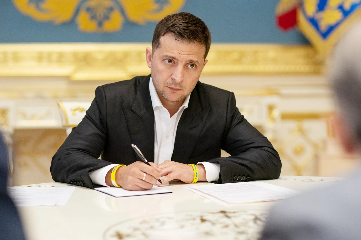 Зеленский подписал заявку Украины на вступление в Евросоюз
