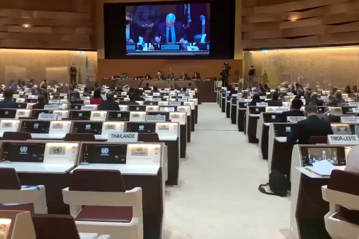 Diplomatlar Lavrovun çıxışı zamanı zalı tərk etdilər - VİDEO