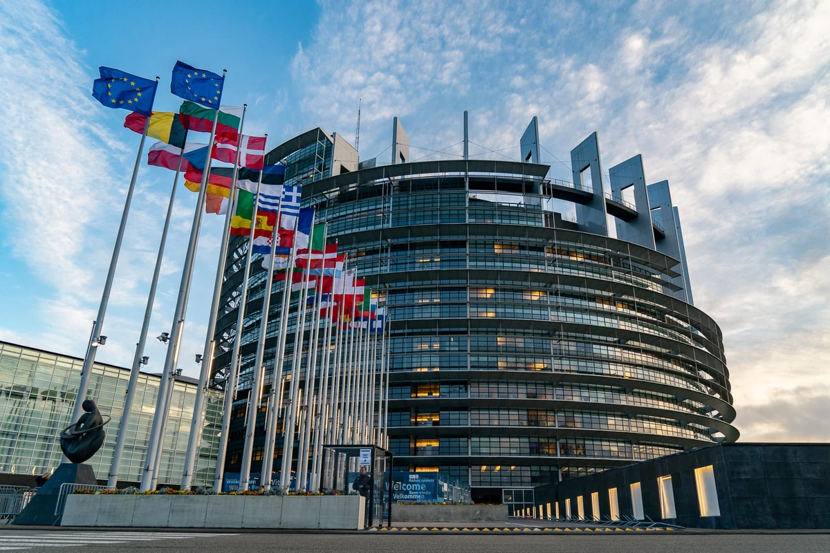 Депутаты Европарламента единогласно одобрили резолюцию, осуждающую военную операцию РФ в Украине