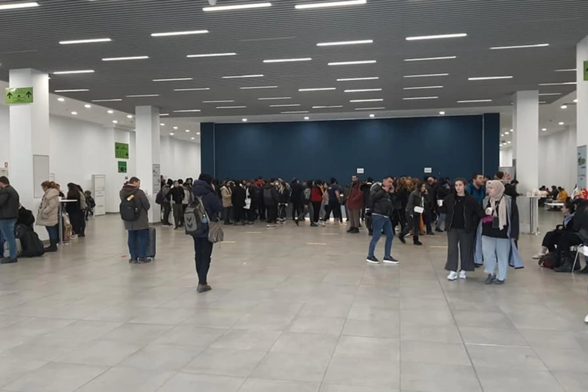 Ukraynadan Rumıniyaya gələn azərbaycanlılar pulsuz təyyarə reysi ilə İstanbula çatdırılır - FOTO