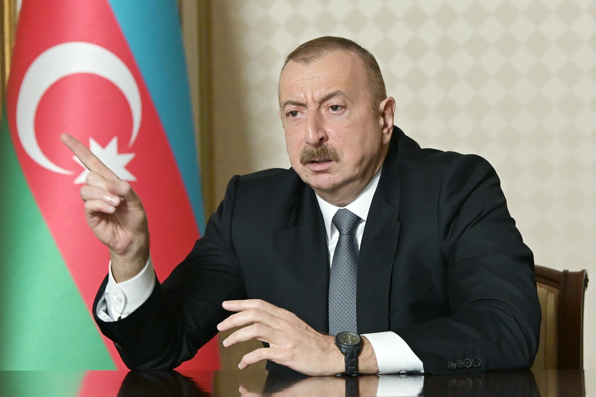 Президент предупредил госструктуры и предпринимателей в связи с незаконными строениями в Баку