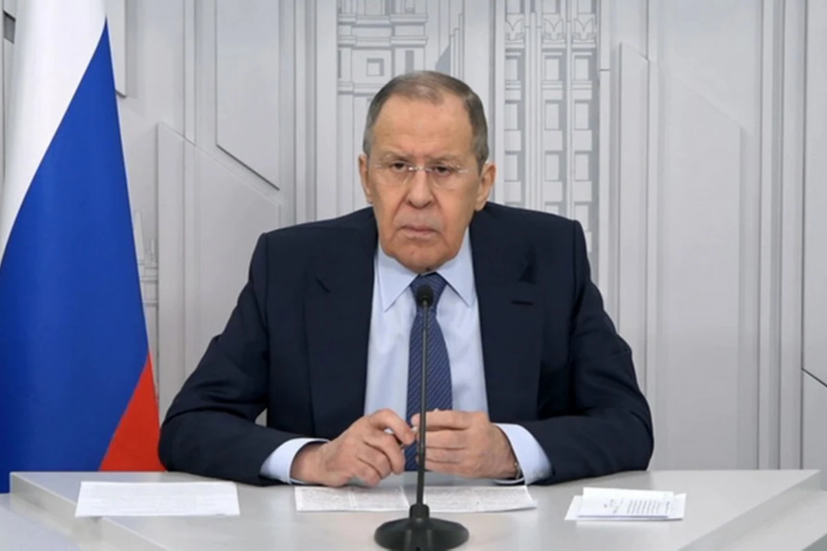 Lavrov nüvə silahından danışarkən: Fransızlar xoruzlanmağı sevirlər - VİDEO