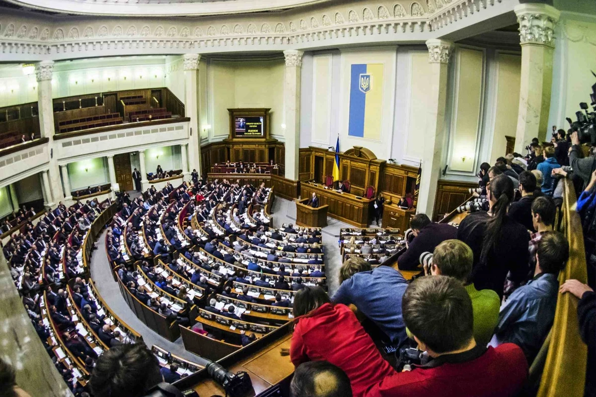 Верховная Рада призвала закрыть небо над Украиной и ввести миротворцев ООН