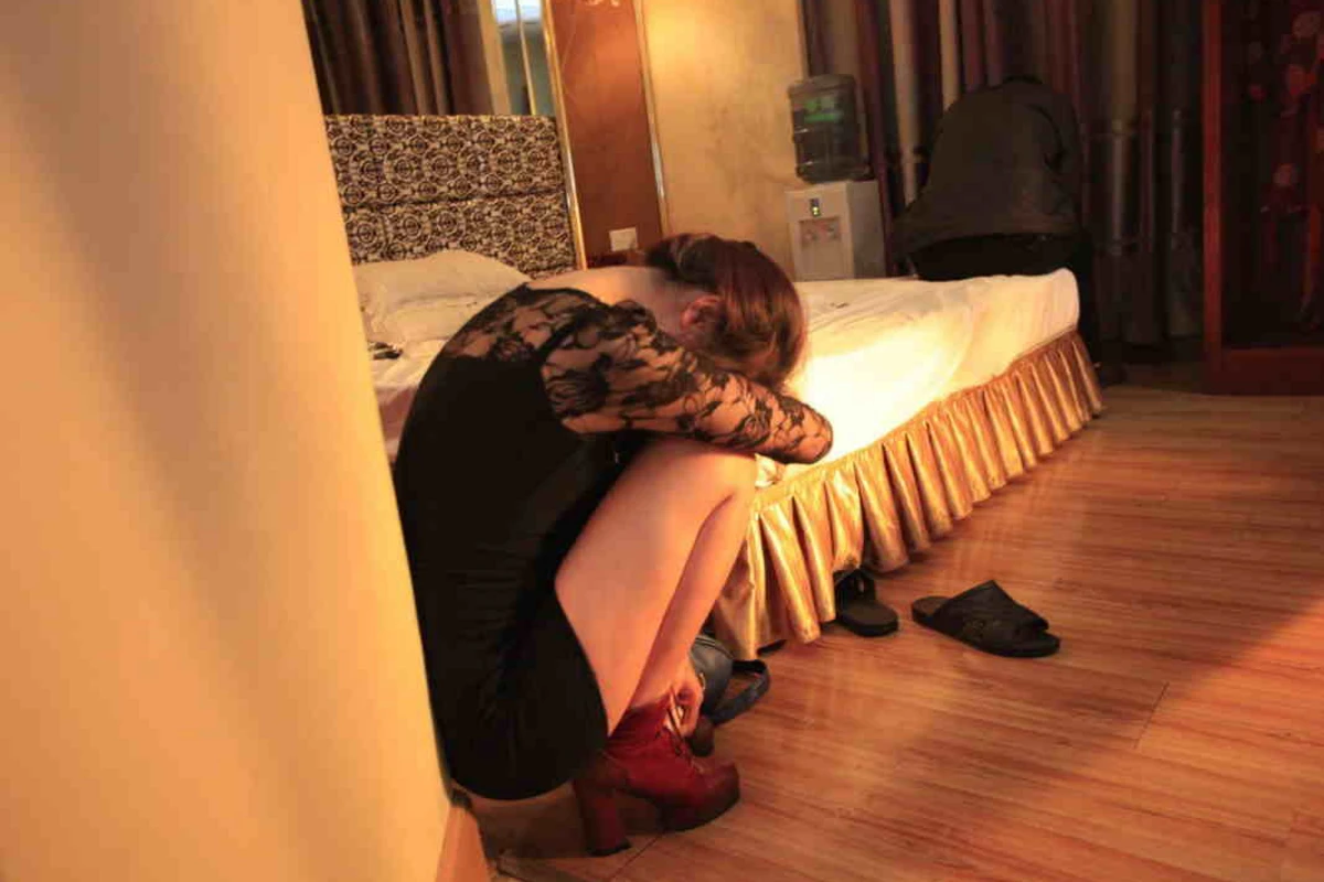 Bakıda əxlaqsızlıq yuvası işlədən Sona tutuldu - FOTO Bakıda əxlaqsızlıq yuvası işlədən Sona tutuldu - FOTO
