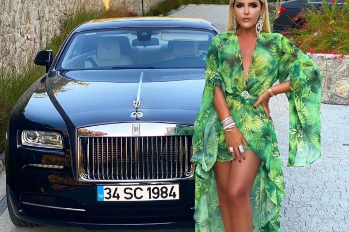 Tanınmış müğənninin 13 milyonluq avtomobilinin şüşəsi sındı - FOTO/VİDEO