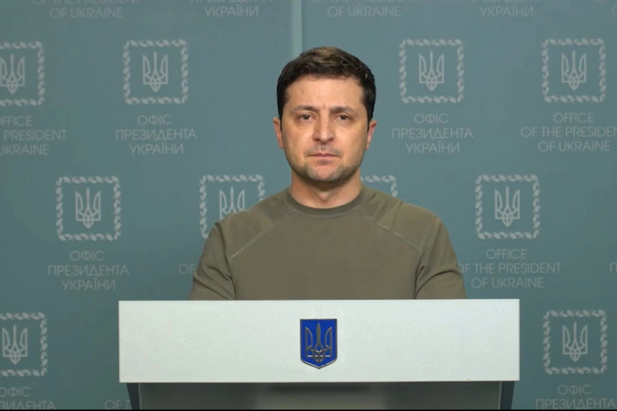 Zelenski: “Mən təslim olmuram, müqaviməti dayandırmaq olmaz”