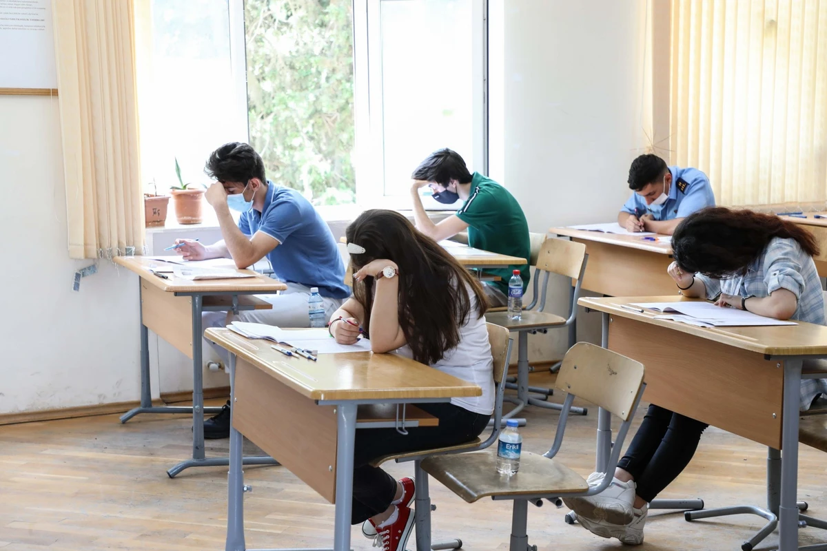 Bu gün 24 mindən çox şagird buraxılış imtahanı verəcək