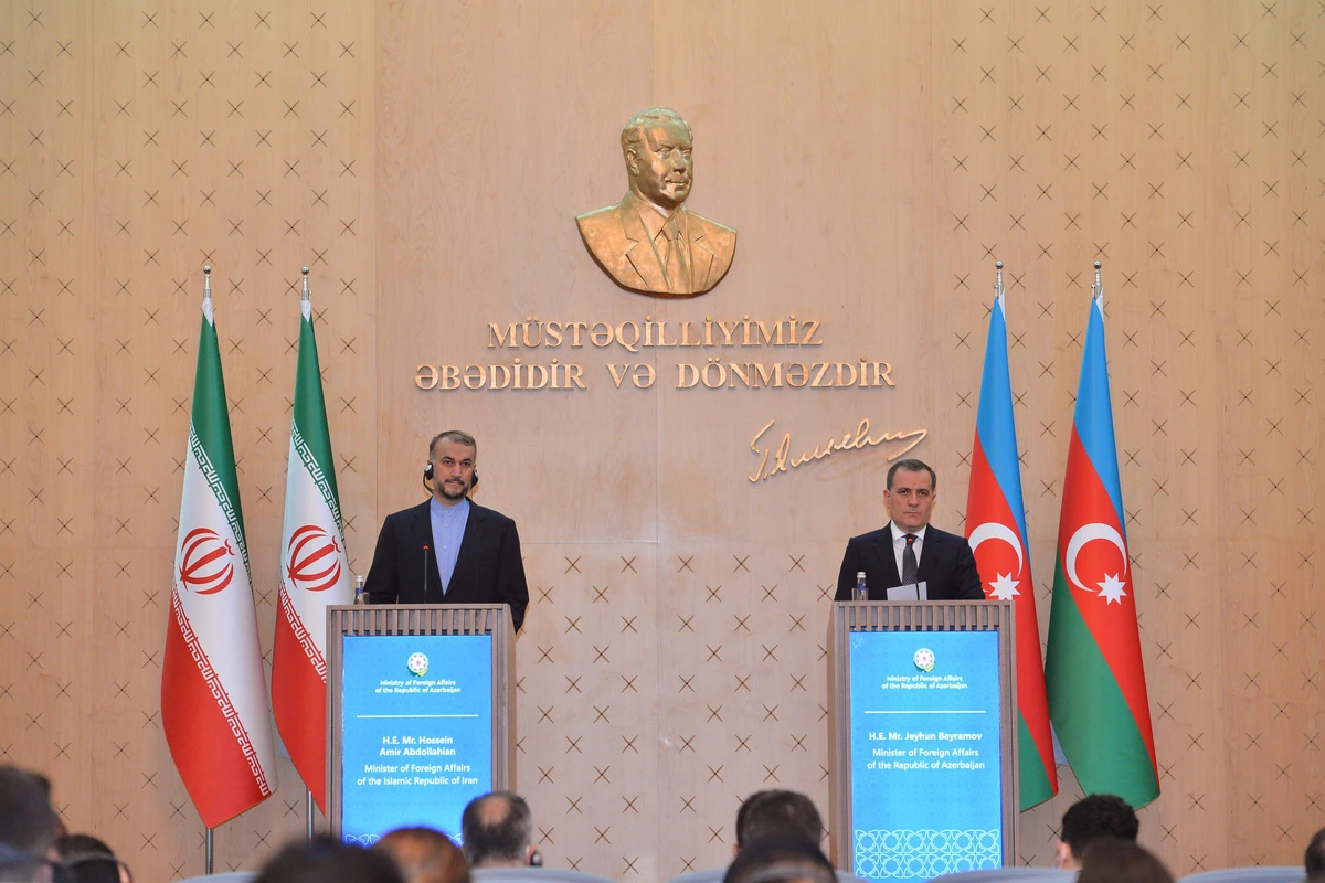 Azərbaycan və İran XİN başçıları Ukraynadakı vəziyyəti müzakirə ediblər
