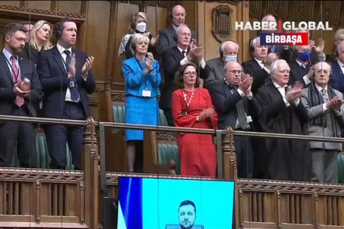 Zelenski Britaniya parlamenti qarşısında çıxış etdi - VİDEO