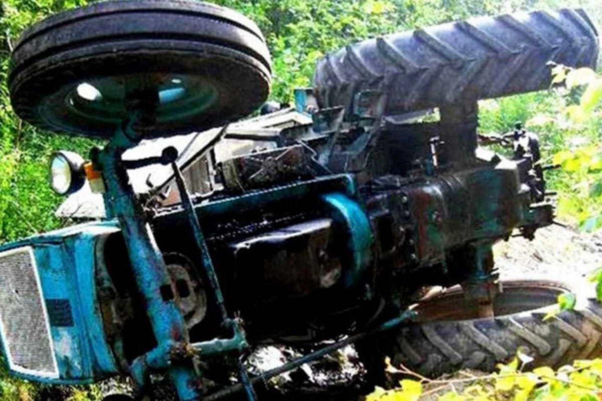 Qubadlıda traktor aşdı - Ölən var